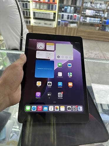 logitech combo touch: Планшет, Apple, память 64 ГБ, 10" - 11", Wi-Fi, Б/у, Классический цвет - Серый — 3