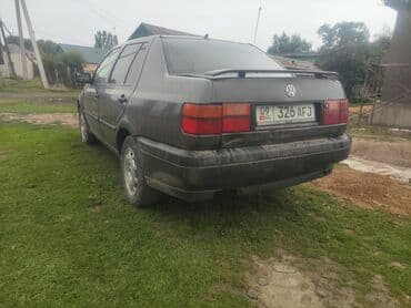 набор ключи бу: Volkswagen Vento: 1993 г., Седан — 3