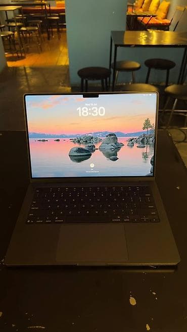 kvm switch: Apple MacBook Pro 14" (чип Apple M5) - Экран 14 дюймов, узкие рамки — 2