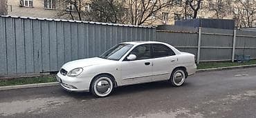 212 кузов: Легковой седан белого цвета. - Кузов: 4-дверный седан, белая окраска — 1