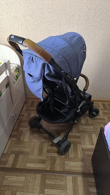 benebaby коляски: Прогулочная коляска BeneBaby (книжка) - Лёгкая и компактная, складной — 4