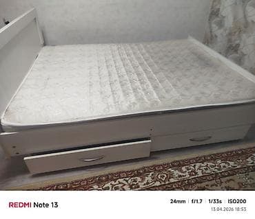 продам двуспальную кровать: Двуспальная кровать, Б/у, С матрасом, длина - 1 см — 1