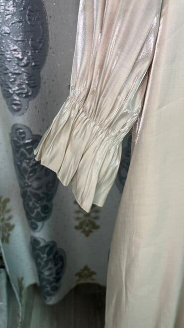 белая ночная сорочка: Длинная накидка/абайя из атласной ткани нежного бежевого цвета с — 2