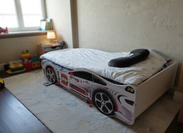 купить бу кухонный стол и стулья: Кровать-машинка, Б/у, ЛДСП — 1