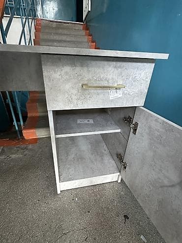 Столы: Компьютерный стол, Б/у, С полками — 4