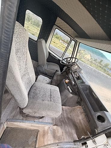 Mercedes-Benz : 1988 г., 2.9 л, Механика — 2