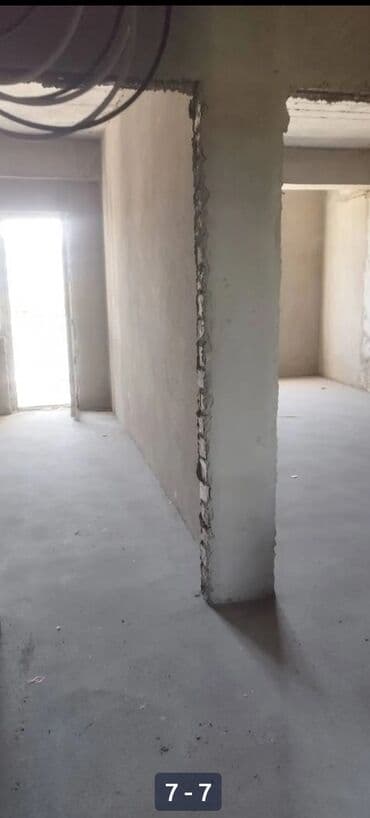 квартира в районе ошского рынка: 2 бөлмө, 69 кв. м, Жеке план, 4 кабат, ПСО (өзү оңдоп түзөтүп бүтүү үчүн) — 5