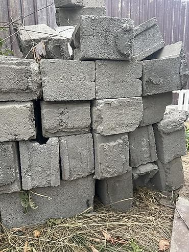 Шлакоблок/бетонные блоки (пустотелые и полнотелые), серые