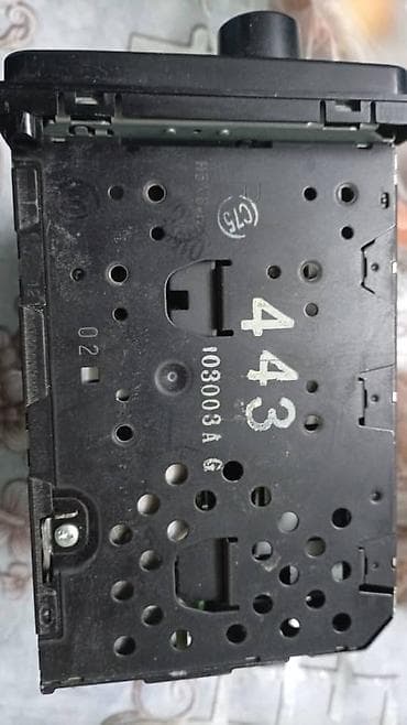 Автомобильные камеры: Штатная автомагнитола Toyota (2‑DIN узкая, фирменная панель TOYOTA) — 2