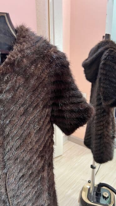 Жынсылар: Продаю норковую жилетку с капюшоном. Размер S. Состояние 8 из 10ти — 3