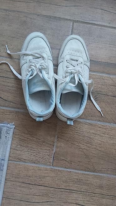 Белые кроссовки FASHION, размер 5 (указан на стельке). -