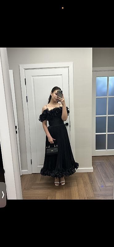 Вечернее платье, Длинная модель, Без рукавов, Корсет, Открытая спина, S, M