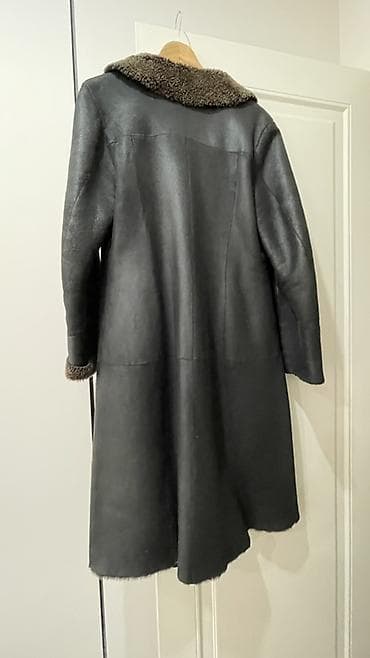 Костюмдар: Две верхние вещи в темно‑серо/черной гамме. 1) Дубленка из — 2