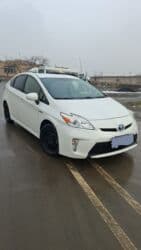 продаю машину токмок: Toyota Prius: 2014 г., 1.8 л, Вариатор, Гибрид, Купе — 2