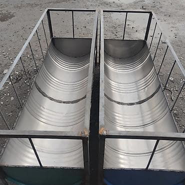 аппарат для молока: Кормушки для КРС/овец/коз из металлических бочек - Длинные желоба на — 2