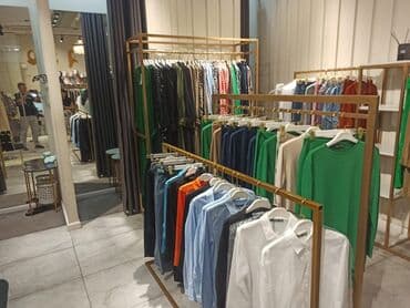 оборудование в бутик: Кронштейны Стеллажи Стойки Вешала Столы ресепшен Раскладочные — 13