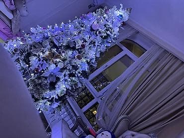 голубой ёлка: Искусственная новогодняя ель с густым заснеженным покрытием и полной — 1