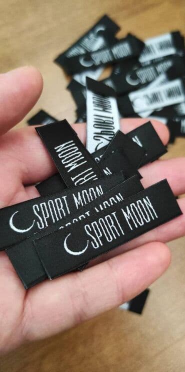 вышивка вишивка вышывка вишывка вышивалка вышивальная вышывалная вышивалный вышивальный вышывалка вышивальный вышивалный вышивальная: Жаккардовые этикетки, и основа и логотип вышиваются нитями, главное — 14