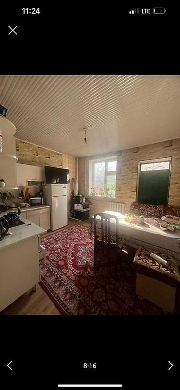 osh hostel: Двухэтажный кирпичный дом. Адрес: Фуркат, улица Нурмамат ажы — 4