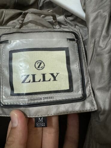 белый пуховик: Зимняя куртка пуховик. Цвет бронза. Напрлнитель Полиэстер 100%. размер — 2