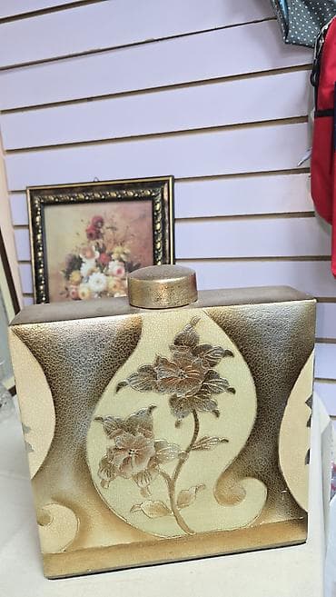 Көз айнектер: Ваза Китай конца 90х, прямоугольной формы, "Роза золотая", высотой — 1