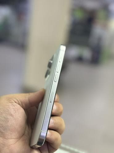 ipad 8th generation: IPhone 15 Pro, Белый — 5
