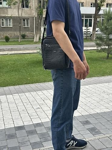 Барсетки: Мужская сумка через плечо, компактная и функциональная — 3