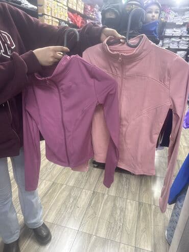 спортивное оборудование: Рашгард женский Адрес: ул. Тон 113/1, пересекает Ахунбаева. Доставка — 1