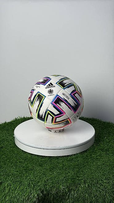 Футбольный мяч Adidas Uniforia (официальный дизайн UEFA EURO 2020) -