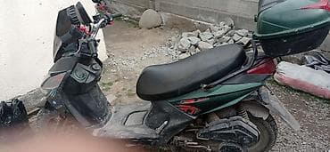 не нахаду: Скутер/мотороллер с агрессивным дизайном и яркой светотехникой — 1