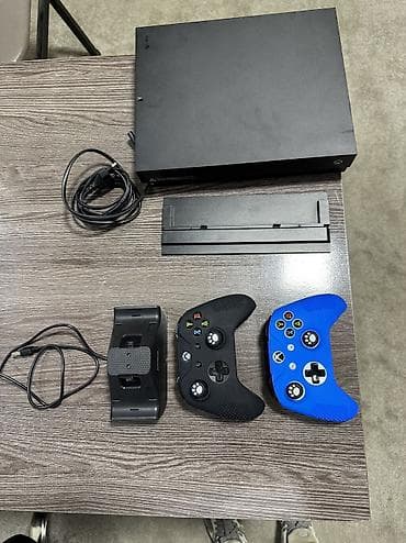 меняю варианты: Xbox one x идеальное состояние, Без проводная зарядка Все работает — 1