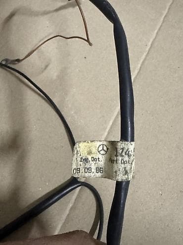 машинна: Продаю кнопку kikdown с проводкой стоял на w124 250D автомат снял так — 4