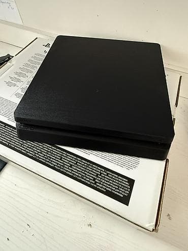 Игровая консоль Sony PlayStation 4 Slim (черная) Модель: Уменьшенная