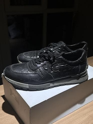 Мужские кроссовки, 41, Б/у, цвет - Черный, Самовывоз, Бесплатная доставка, Платная доставка