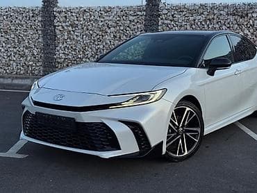 Toyota Camry: 2024 г., 2 л, Автомат, Гибрид, Седан