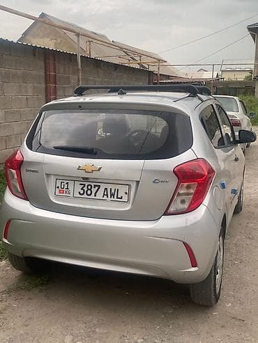2017: Chevrolet Spark: 2017 г., 1 л, Автомат, Бензин, Хэтчбэк — 4