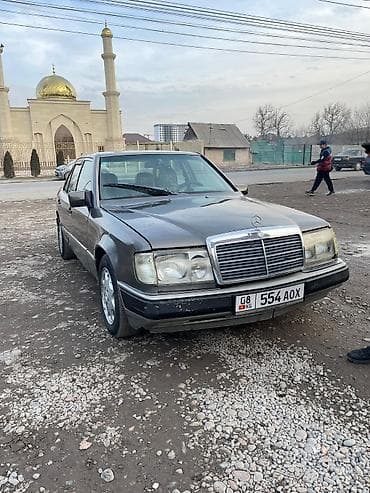 mazda 326: Mercedes-Benz W124: 1990 г. — 2