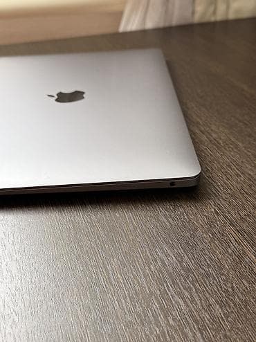 Ноутбуки Apple (MacBook): MacBook Air M1 8/256 GB (Space Gray) в отличном состоянии MacBook Air — 6