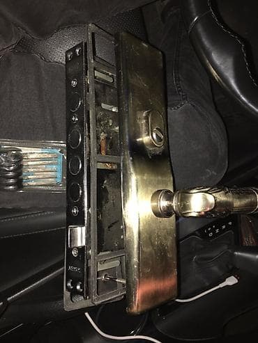 Металлические сейфовые двери: Врезной сувальдный замок для входной двери с массивной броненакладкой — 1