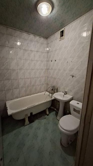 1 комната, 35 м², 105 серия, 1 этаж, Старый ремонт at lalafo.kg 1 комната, 35 м², 105 серия, 1 этаж, Старый ремонт