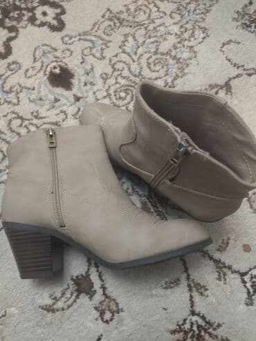 Продаю женские демисезонные ботинки,новые .размер 38.очень удобные