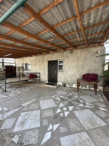 Дома: 📍 В Сокулуке продаётся дом на участке 7 соток. 🏡Площадь дома — 5