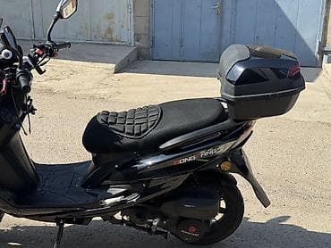 скуттер: Скутер DongFang, черный, городской/туринговый стиль. Пробег: 4340км — 2