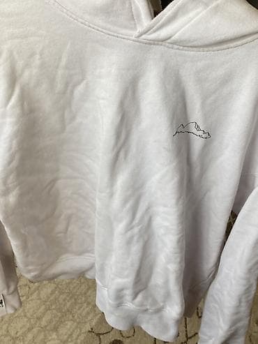 tech flis: Белое худи с принтом «горы» и цитатой. - Цвет: белый, однотонный. - — 1