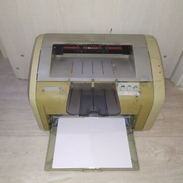 продам принтер бу: Лазерный принтер HP 1018 чёрно-белый, рабочий, печать чистая. Кабелей — 1