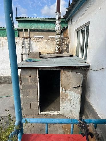 Дома: Продается дом в городе Балыкчы с земельным участком. Дом одноэтажный — 10