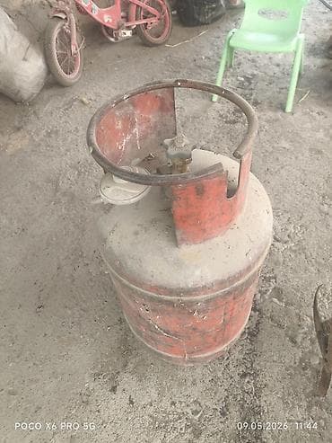 gas cylinder: Баллон газовый пропановый с вентилем и верхней защитной скобой. - — 1