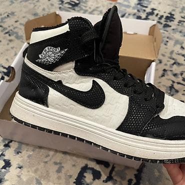 nike tech flece: Мужские кроссовки, 42, 42.5, 41.5, Air Jordan, Б/у, цвет - Черный, Бесплатная доставка — 1