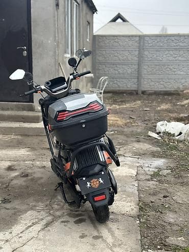 Электроскутер городского типа - Компоновка: широкий прямой пол