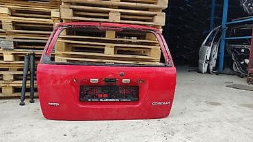 coroll: Крышка багажника на Toyota Corolla 2002, (Тойота Королла 2002) — 1